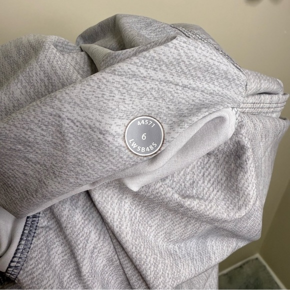 Sz 6 Lululemon Heather Grey Lightweight Om Pant | Roll Down Waist Cropped Pants - Picture 4 of 7